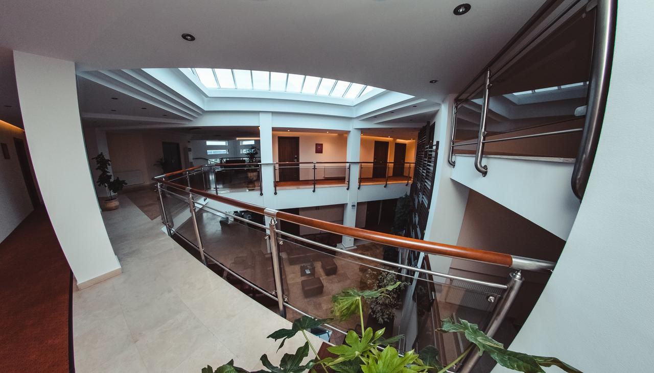 Celly Hotel 皮特什蒂 外观 照片