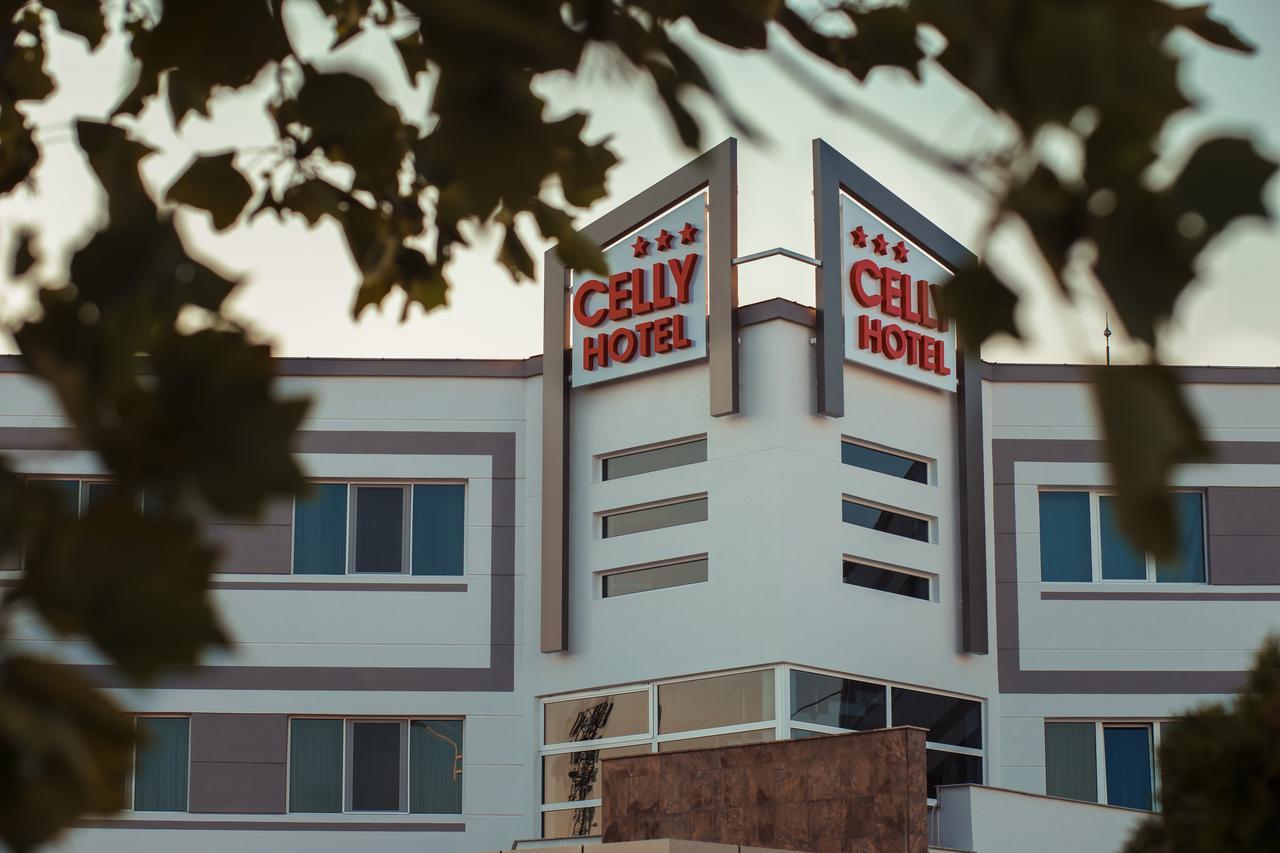Celly Hotel 皮特什蒂 外观 照片