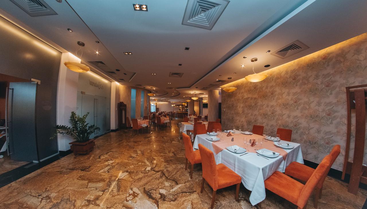 Celly Hotel 皮特什蒂 外观 照片