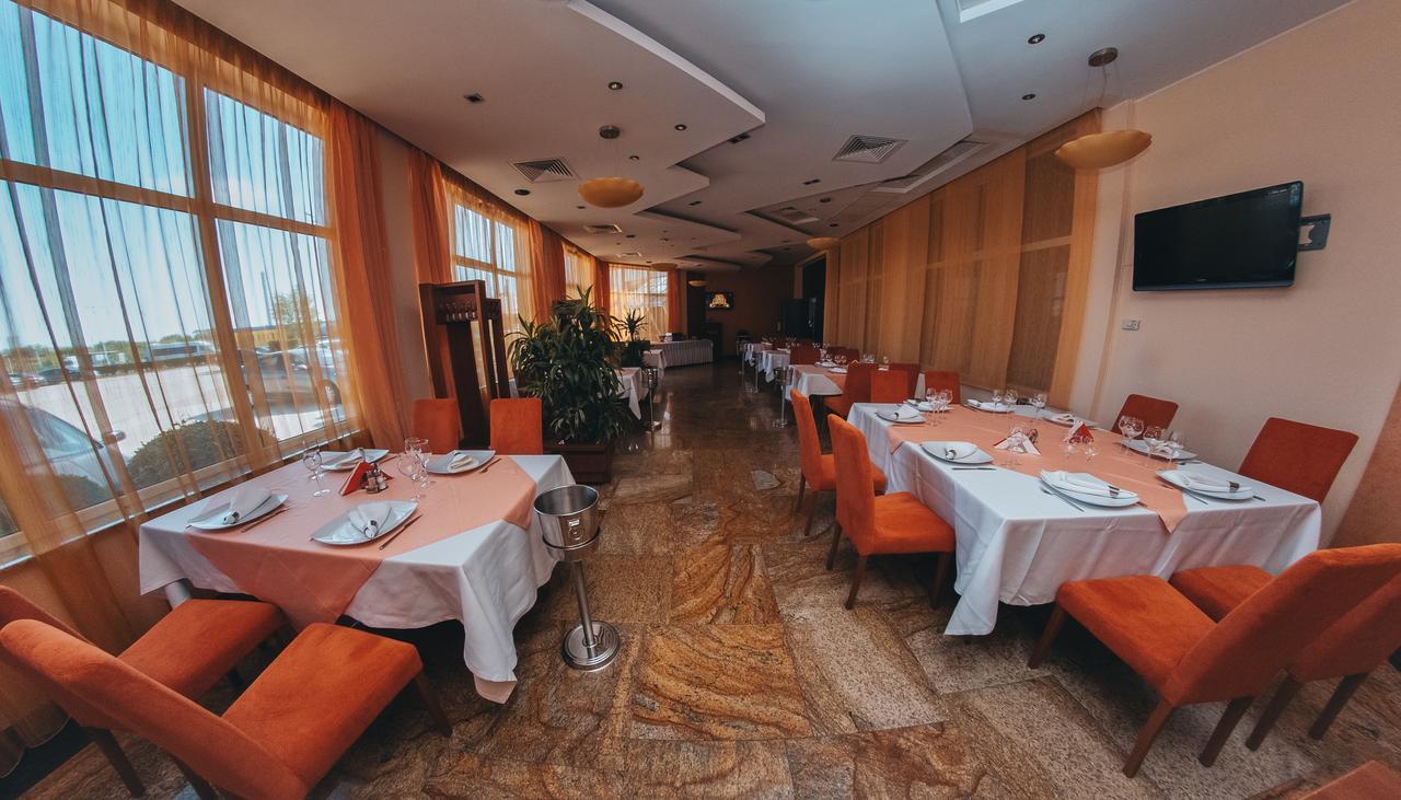Celly Hotel 皮特什蒂 外观 照片