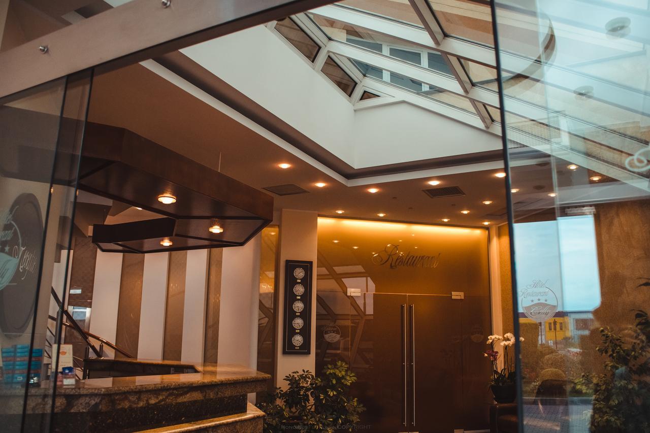 Celly Hotel 皮特什蒂 外观 照片