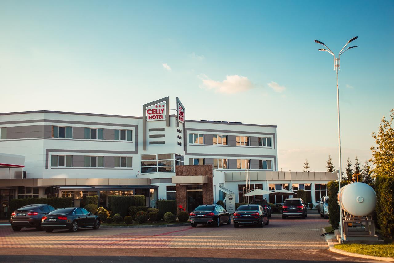 Celly Hotel 皮特什蒂 外观 照片